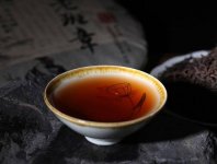 2008年的老班章普洱茶餅生茶缺了一塊值錢嗎？